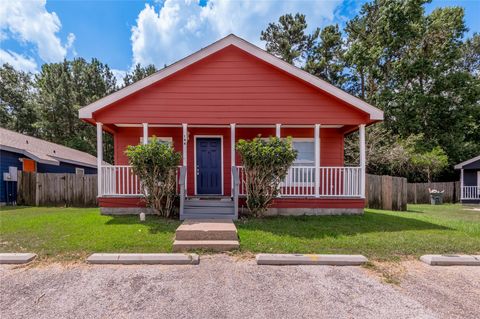 Photo of 144 Varsity Drive, Huntsville, TX 77340 (MLS # 70017258)