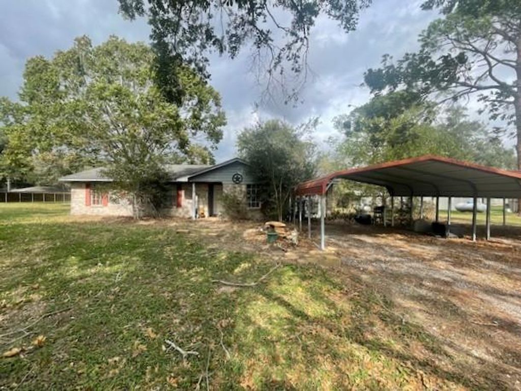 Photo of 222 Lakeview 3 Road, El Campo, TX 77437 (MLS # 64546193)