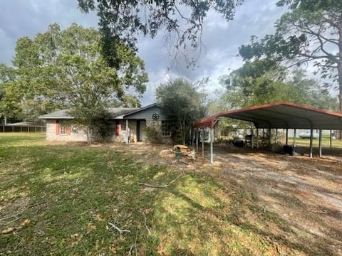 Photo of 222 Lakeview 3 Road, El Campo, TX 77437 (MLS # 64546193)