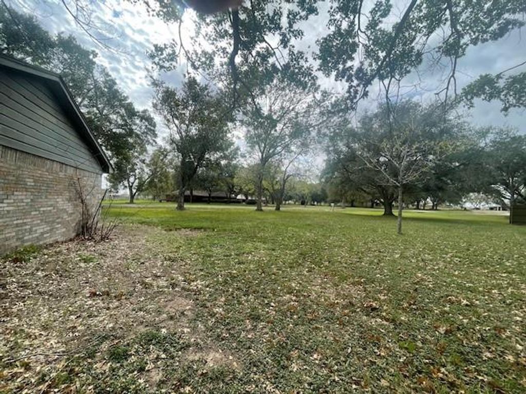 Photo of 222 Lakeview 3 Road, El Campo, TX 77437 (MLS # 64546193)