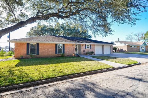 Photo of 2624 Del Monte Avenue, Bay City, TX 77414 (MLS # 11713906)