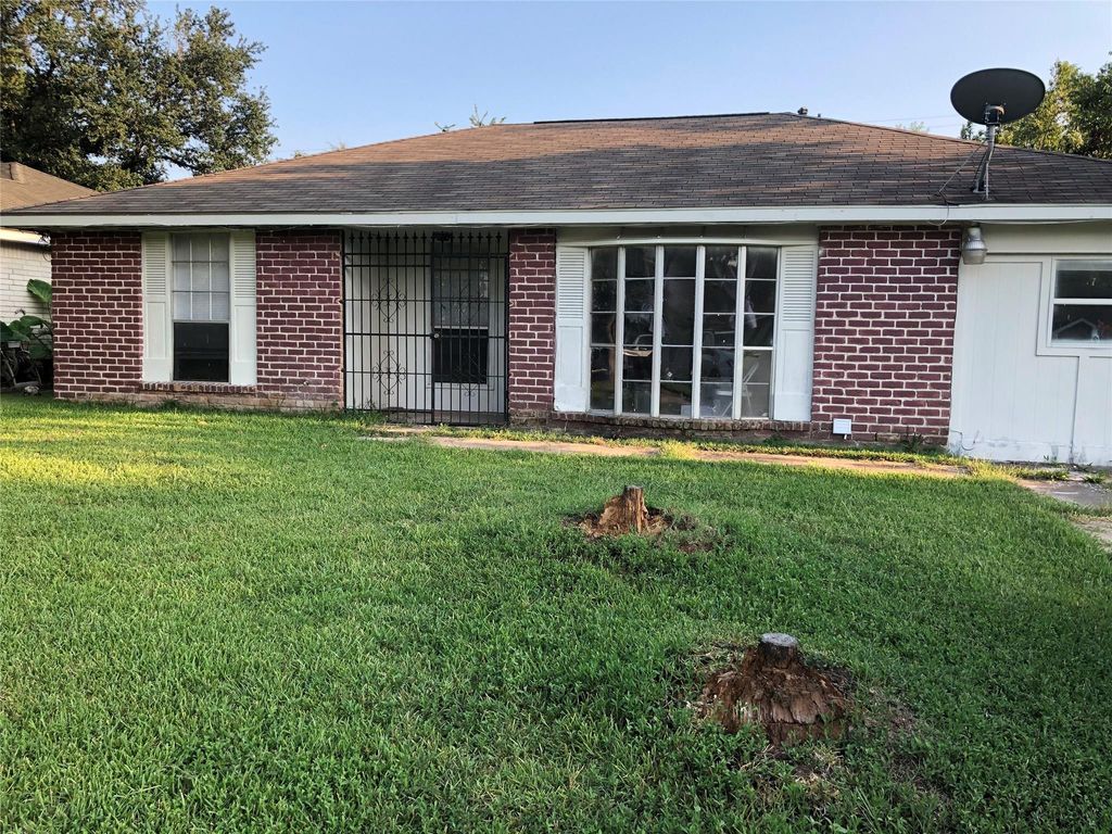 Photo of 11103 Sharpview Drive, Houston, TX 77072 (MLS # 31949778)