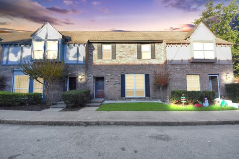 Photo of 840 Threadneedle St St #209, Houston, TX 77079 (MLS # 9101655)