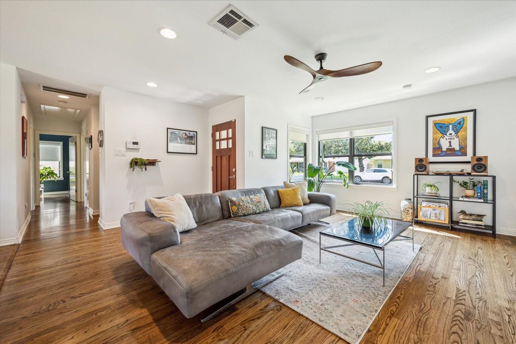 Photo of 2402 Bron Holly Dr Dr, Houston, TX 77018 (MLS # 94481520)