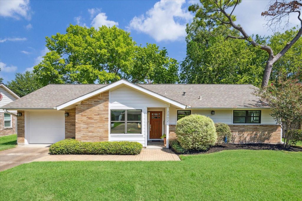 Photo of 2402 Bron Holly Dr Dr, Houston, TX 77018 (MLS # 94481520)
