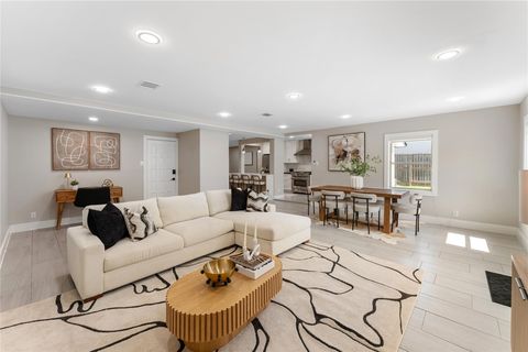 Photo of 6623 Housman Street, Houston, TX 77055 (MLS # 15908409)