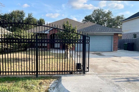 Photo of 8010 Arrowhead Lane, Houston, TX 77075 (MLS # 66656159)