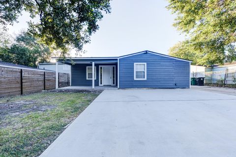 Photo of 6522 Linden Street, Houston, TX 77087 (MLS # 89816492)
