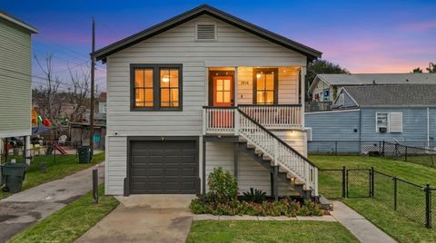 Photo of 1914 55th Street, Galveston, TX 77551 (MLS # 69906224)