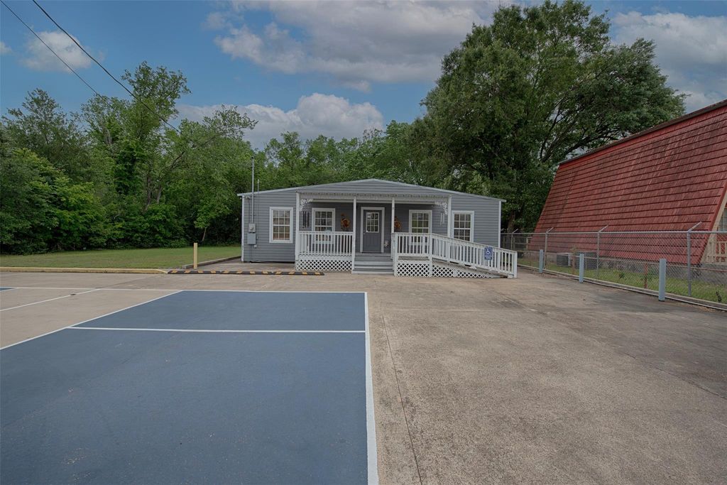 Photo of 715 Grand Avenue, Bacliff, TX 77518 (MLS # 66653523)