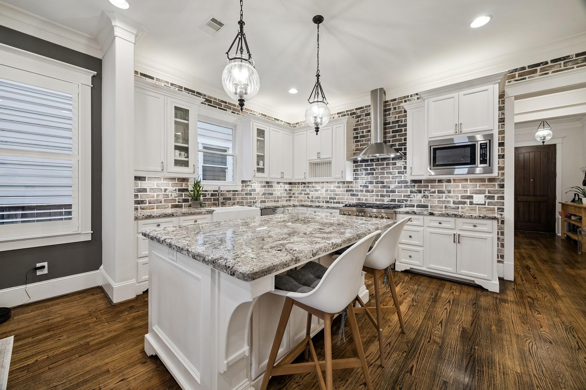 543 W 22nd Street