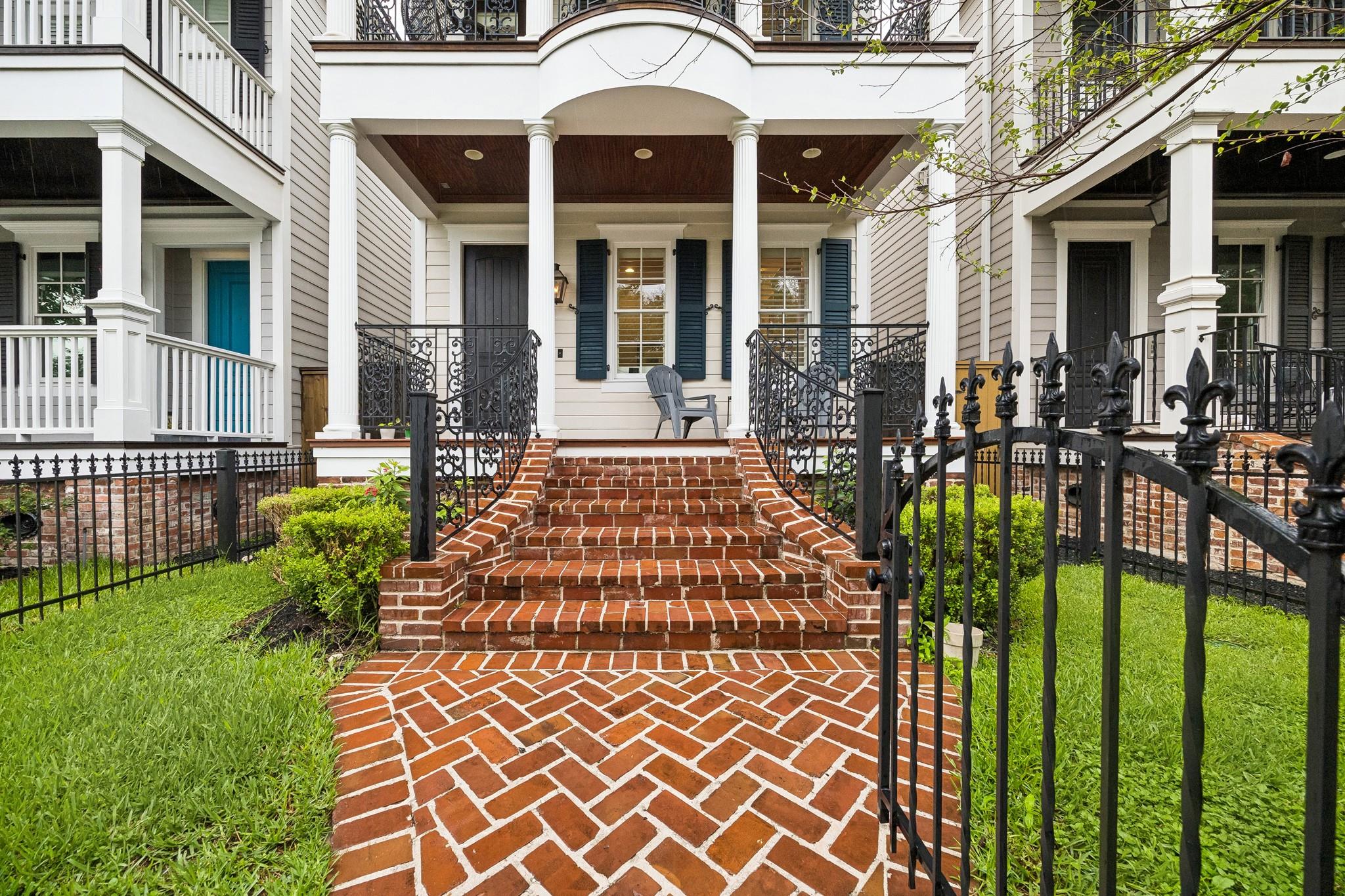 543 W 22nd Street