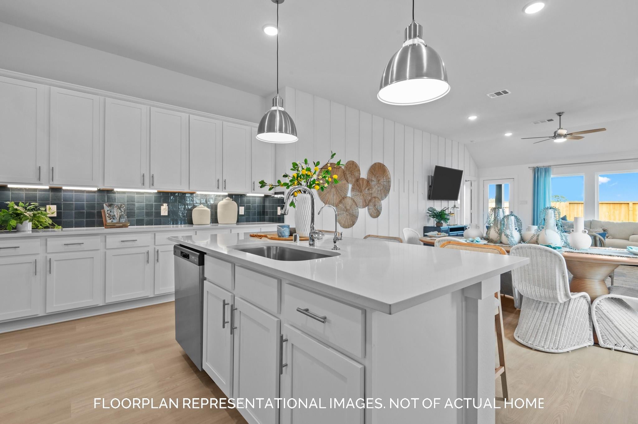 21203 Venetian Glass Lane