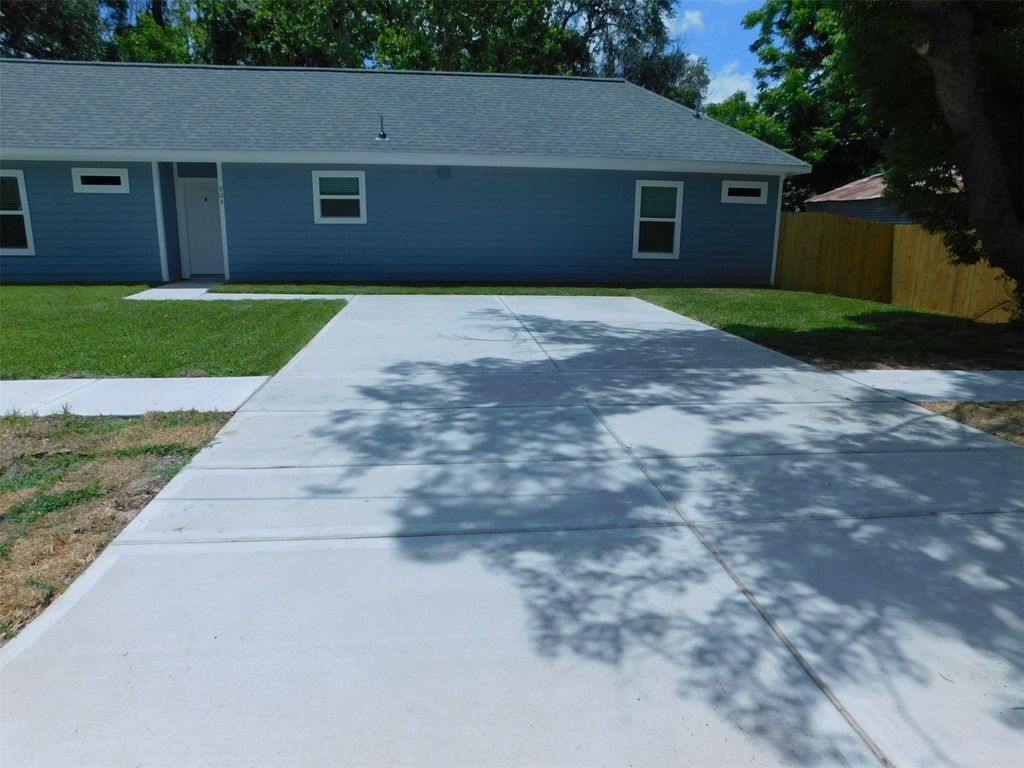 Photo of 904 W Sealy #B, Alvin, TX 77511 (MLS # 57586368)
