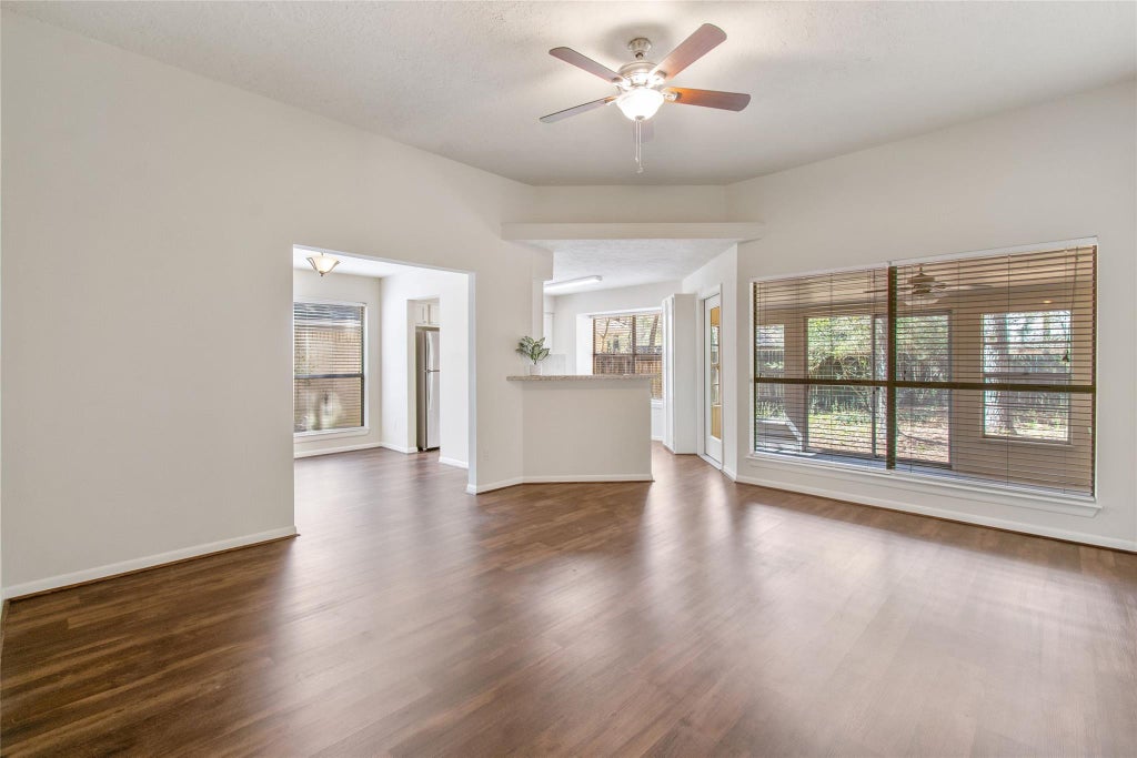 Photo of 75 Fallshire Drive, The Woodlands, TX 77381 (MLS # 40578406)