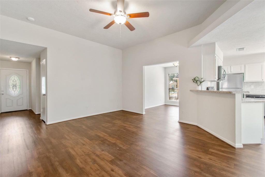 Photo of 75 Fallshire Drive, The Woodlands, TX 77381 (MLS # 40578406)