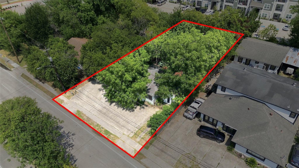 Photo of 2082 Antoine Drive, Houston, TX 77055 (MLS # 20072925)