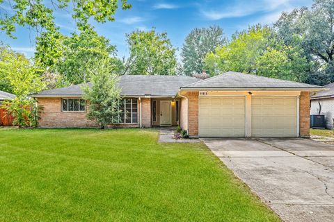 Photo of 11111 Longcommon Drive, Houston, TX 77099 (MLS # 31312027)