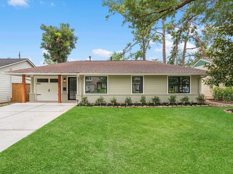 Photo of 1826 Woodcrest Drive, Houston, TX 77018 (MLS # 34635076)