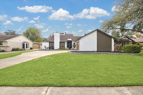 Photo of 5611 Water Leaf Lane, Houston, TX 77088 (MLS # 33217278)