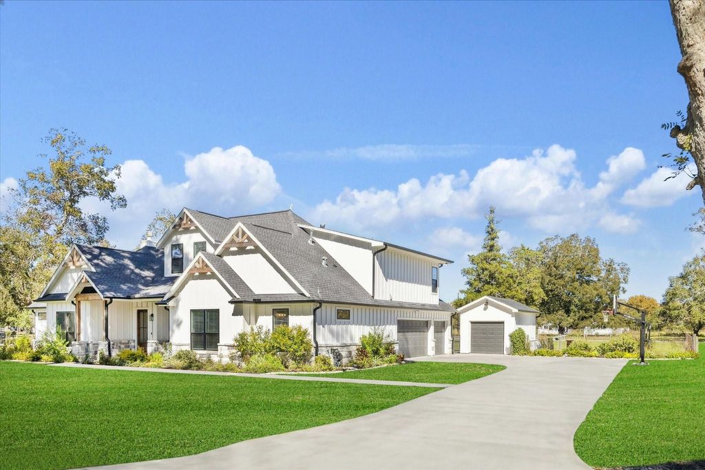 Photo of 1725 Boling Dome Drive, Boling, TX 77420 (MLS # 11611141)