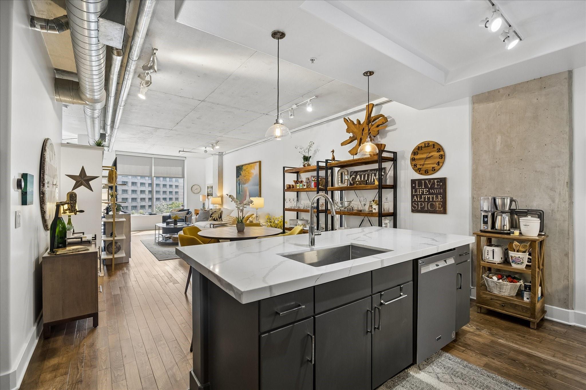 1901 Post Oak Boulevard 608