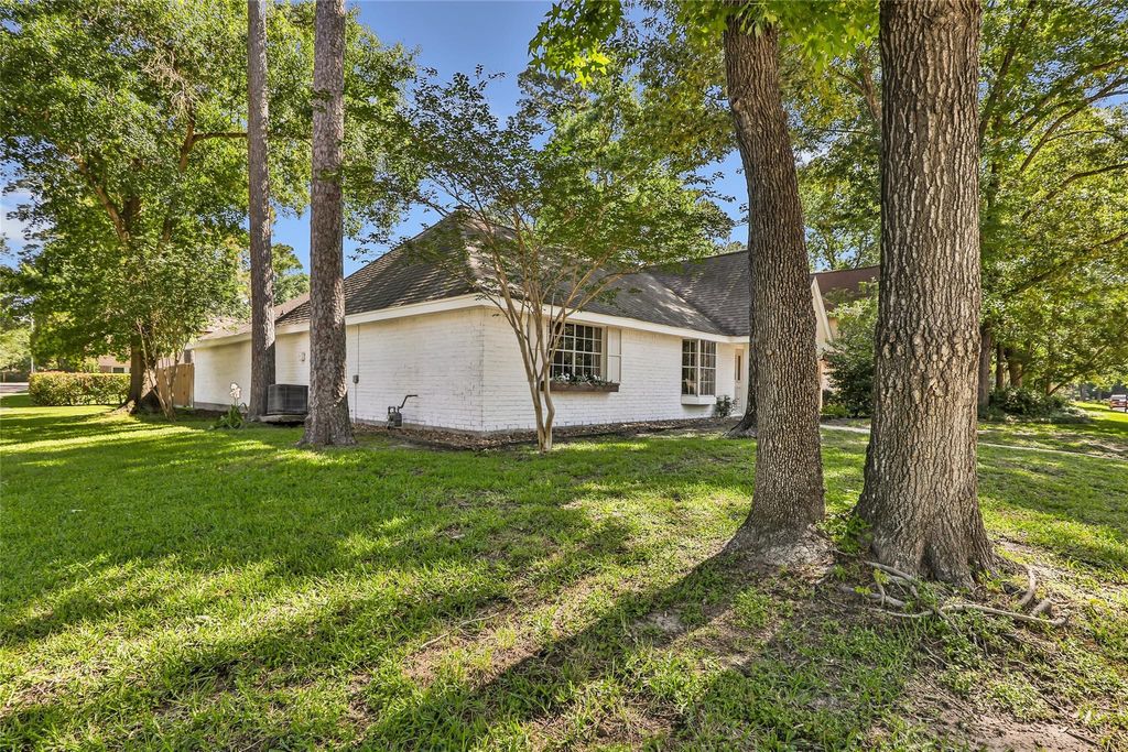 Photo of 2703 Silver Falls Drive, Houston, TX 77339 (MLS # 29864315)