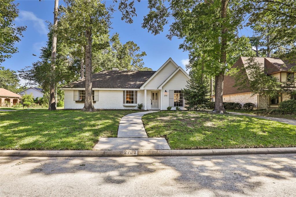 Photo of 2703 Silver Falls Drive, Houston, TX 77339 (MLS # 29864315)