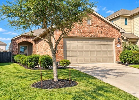 Photo of 6427 Macroom Meadows Lane, Houston, TX 77048 (MLS # 28030520)