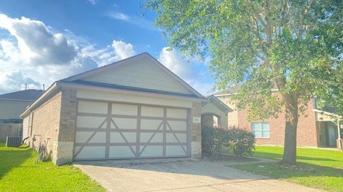 Homes For Rent - 13001 Trail Manor Drive<br/> Pearland, TX 77584