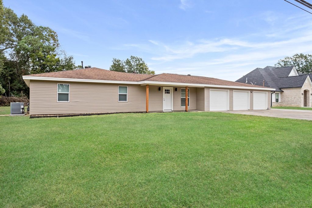 Photo of 1608 27th Street, Nederland, TX 77627 (MLS # 70289403)