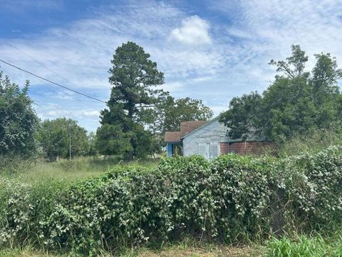 Photo of 189 Goff Street, Goliad, TX 77963 (MLS # 95705750)