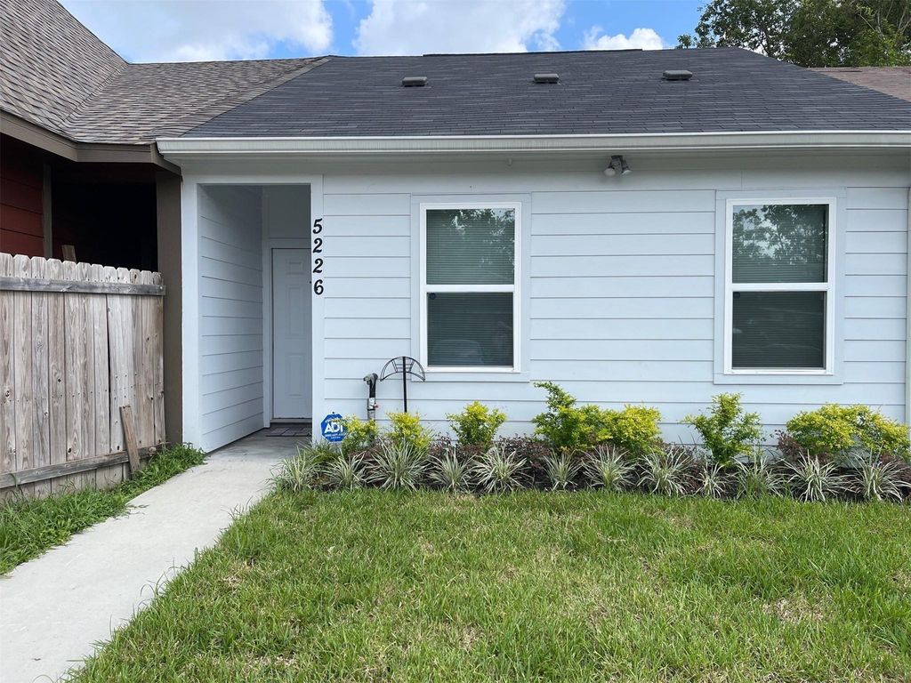 Photo of 5226 Ridgevan Drive, Houston, TX 77053 (MLS # 16633695)