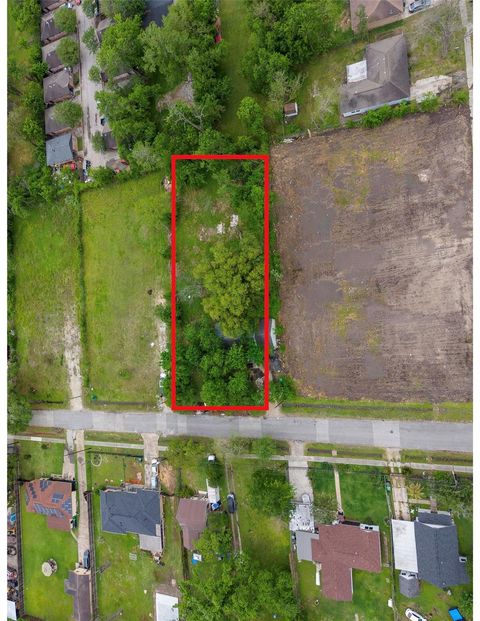 Photo of 306 Walthall Drive, Houston, TX 77022 (MLS # 86753354)