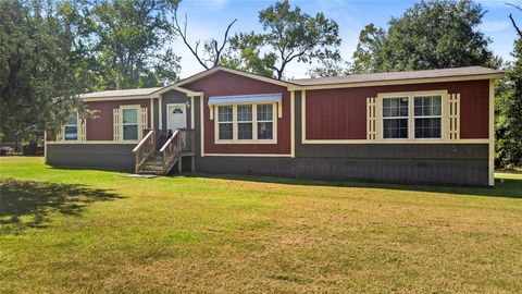 Photo of 77 Twin Creek Drive, Huntsville, TX 77320 (MLS # 43844126)