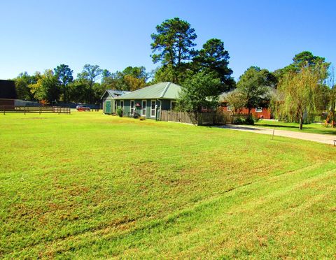 Photo of 31 Hunters Creek Drive, Huntsville, TX 77340 (MLS # 23351610)