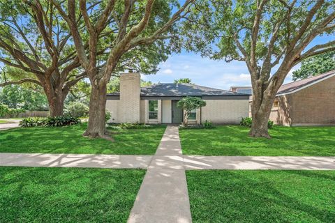 Photo of 15826 Stonehaven Drive, Houston, TX 77059 (MLS # 78516588)