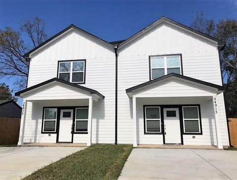 Photo of 8834 Nyssa Street #B, Houston, TX 77078 (MLS # 57112807)