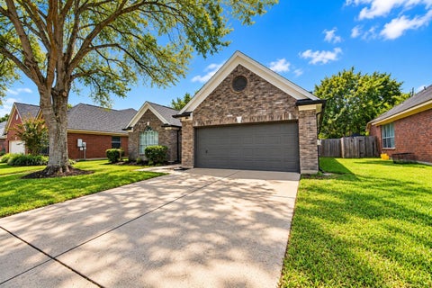 Photo of 2922 Veva Drive, Pearland, TX 77584 (MLS # 25011395)
