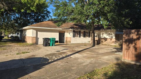 Photo of 1606 Antoine Drive, Houston, TX 77055 (MLS # 60364295)