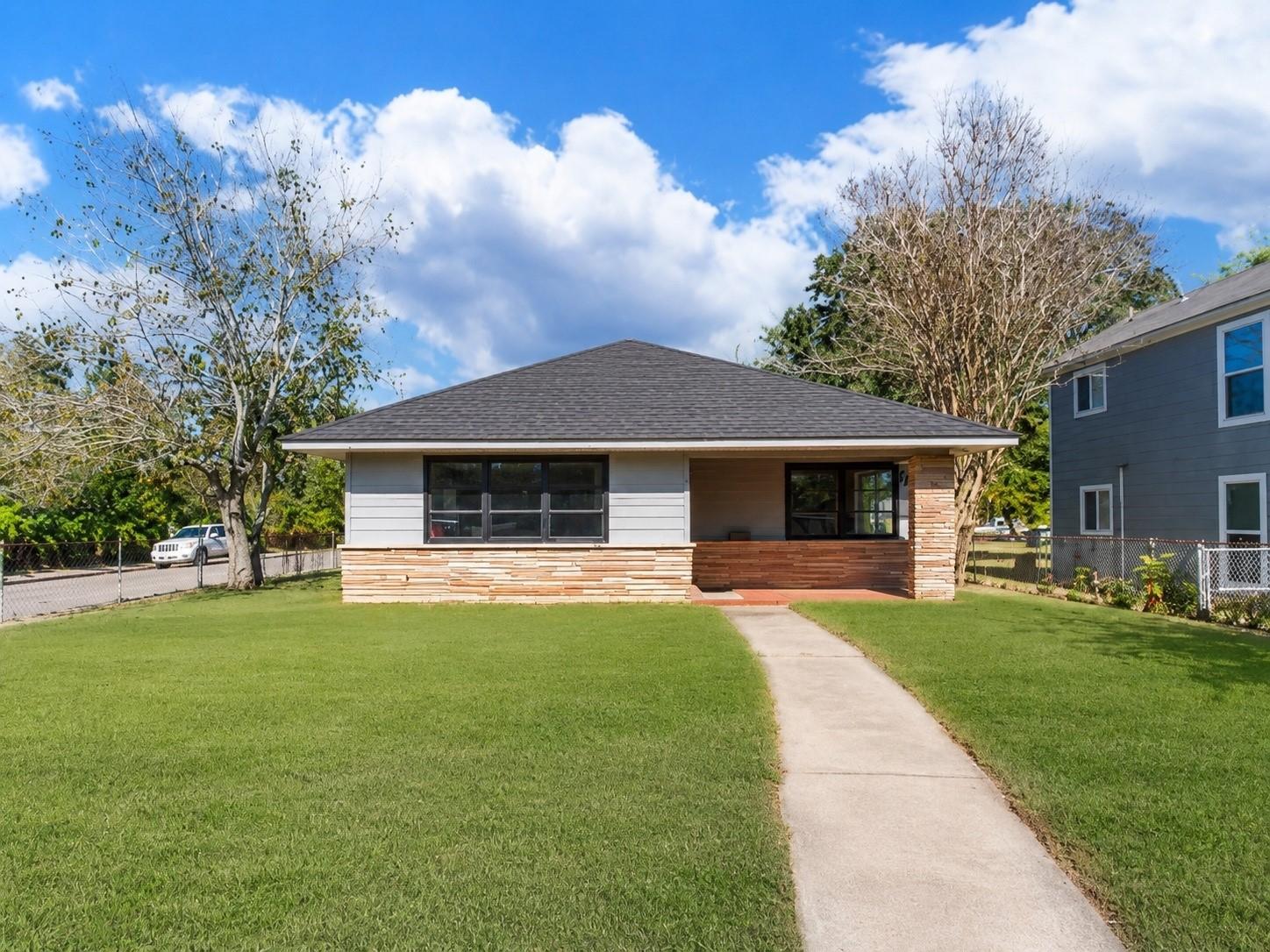 1230 W 4th Street