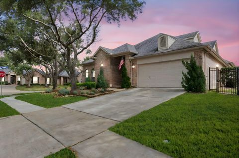 Photo of 8826 Rippling Water Drive, Sugar Land, TX 77479 (MLS # 9848311)