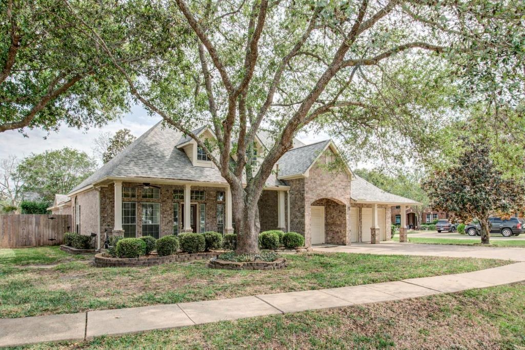 Photo of 9802 Williams Bend Court Court, Missouri City, TX 77459 (MLS # 27114625)