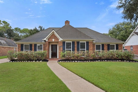Photo of 2022 Hillside Oak Lane, Houston, TX 77062 (MLS # 66865515)