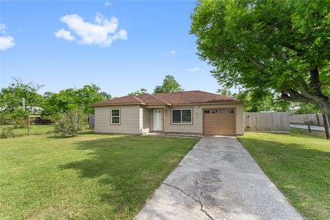 Photo of 511 Jones Road, Highlands, TX 77562 (MLS # 2846930)