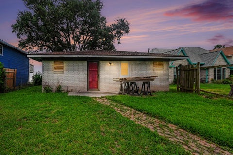 Photo of 10518 Ocean Drive, Beach City, TX 77523 (MLS # 76638296)