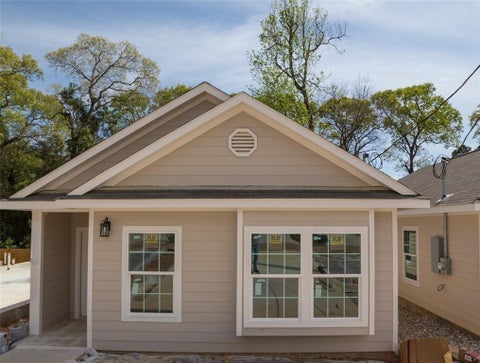 Photo of 16917 Glenheath, Montgomery, TX 77316 (MLS # 55051165)