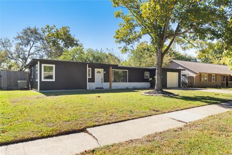 Homes For Sale - 303 21st Avenue<br/> Texas City, TX 77590