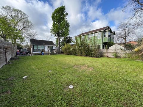 Tiny photo for 129 Garrotsville Street, Houston, TX 77022 (MLS # 62201380)