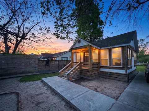 Photo of 129 Garrotsville Street, Houston, TX 77022 (MLS # 62201380)